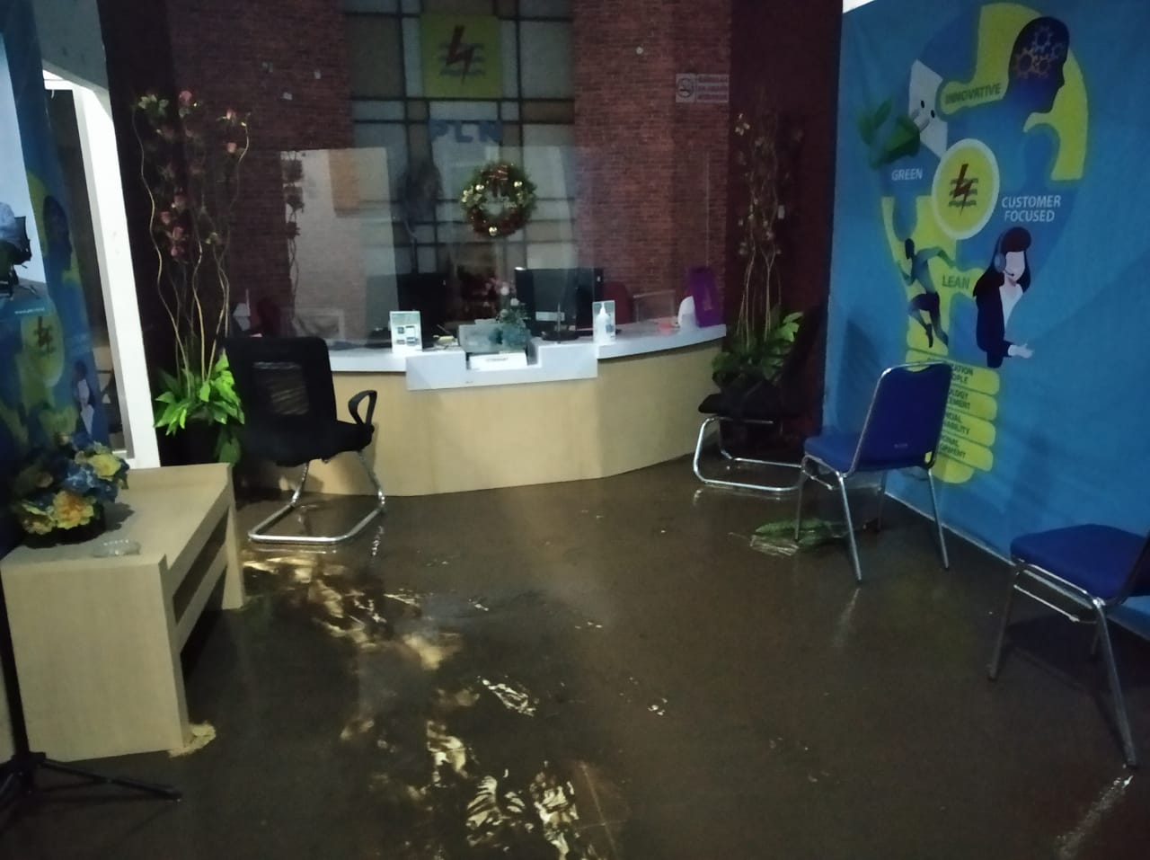 Kantor PLN UP3 Manado Terkepung Banjir